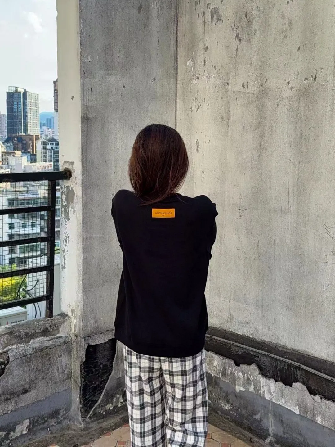Louis Vuitton/Louis Vuitton 25Fw contrasting color four-flower embroidery crew neck sweatshirt